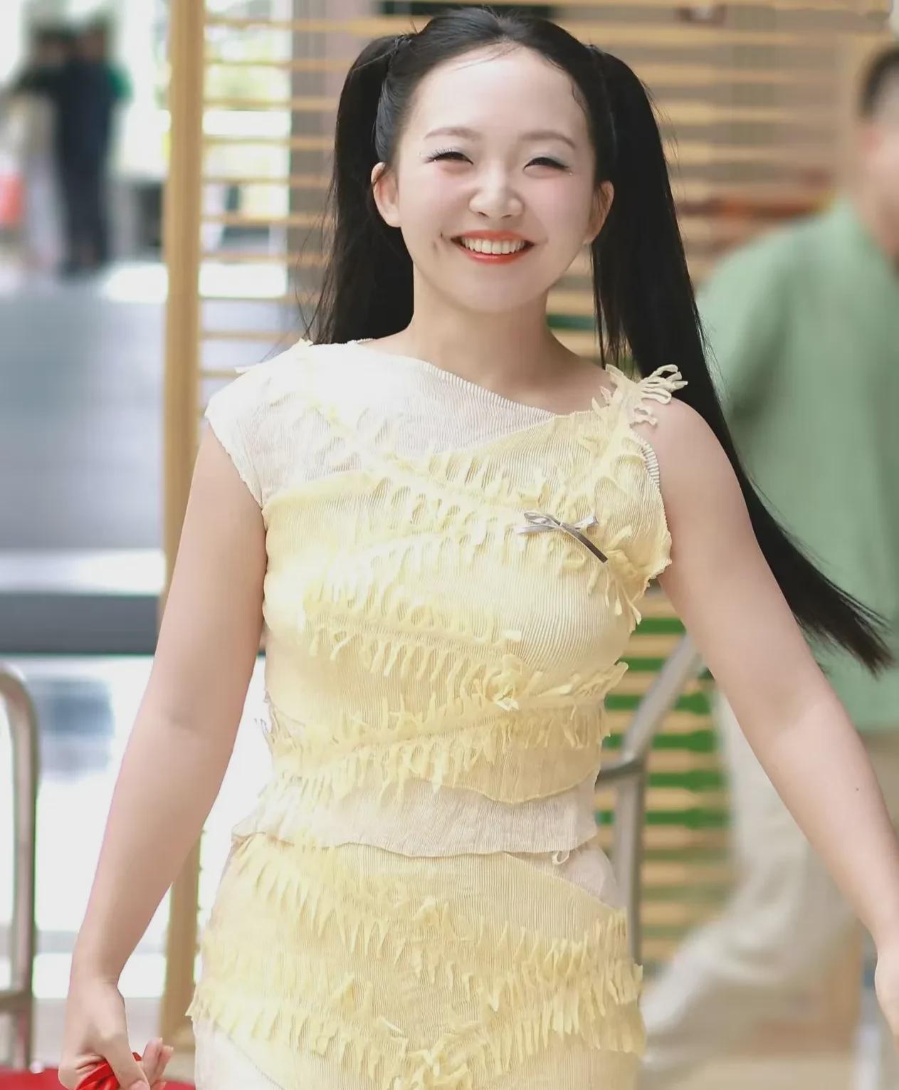 李嘉琦个人资料简介

说起辣目洋子，大家肯定不陌生，今天就来好好聊聊这位自带喜感