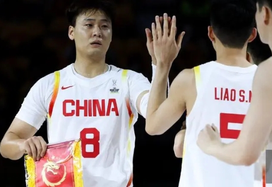 北京时间7月17日，中国男篮结束欧洲拉练之旅最后一场比赛，他们以78-80惜败荷