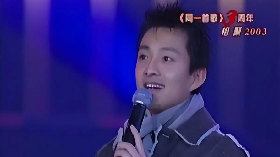 56岁央视前主持亚宁白发复出：青春记忆与人生新章的交织