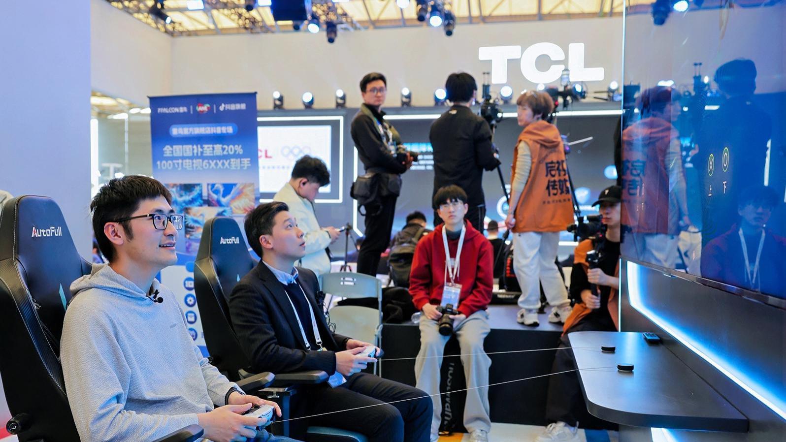 AWE现场直击！许昕与Tim同台竞技，看雷鸟如何玩转电竞