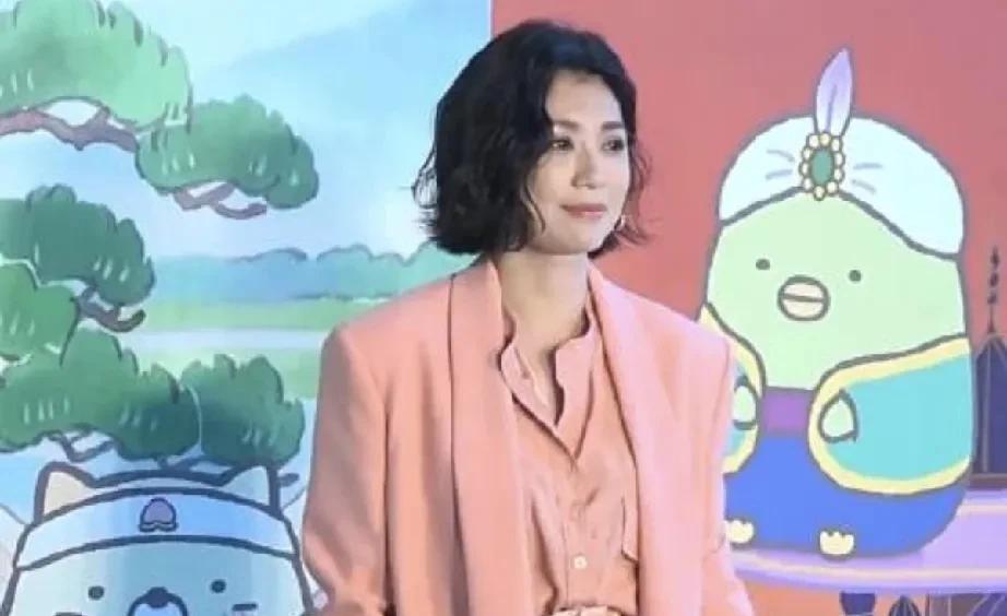 台湾女星贾静雯回应股市波动对其个人投资的影响。
2025年4月8日，台湾知名女星