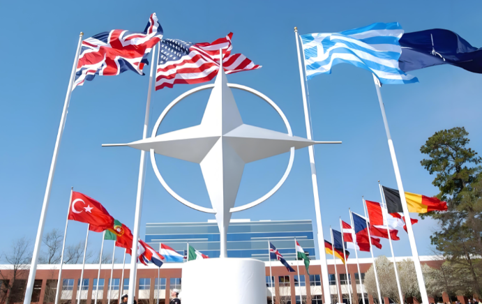 老特对北约强烈不满，表示其他国家可能不会来保卫美国。他还说我们一直在支付近100