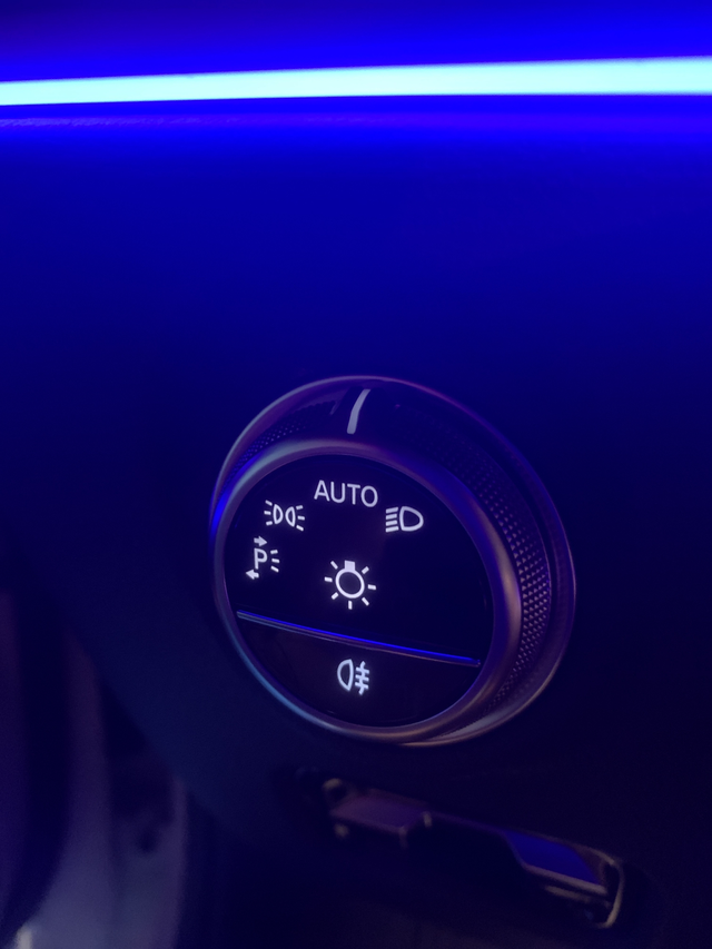 最没用的配置，那肯定是自动远光灯
最没用的配置，那肯定是自动远光灯，启动条件苛刻