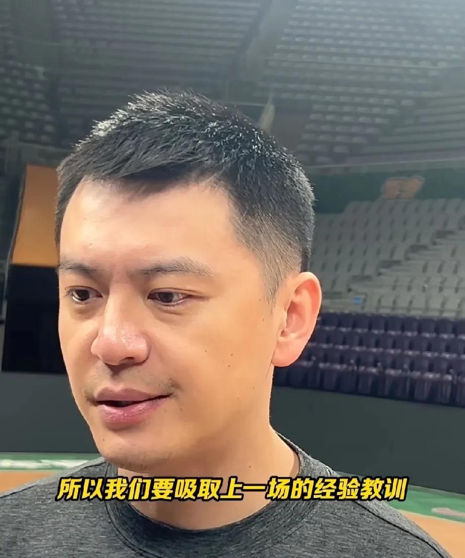 辽宁男篮根本问题不是技战术，另有原因
辽宁男篮季后赛两个主场对阵新疆，对于新疆这