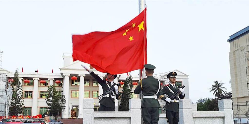 台湾中时新闻网今日发文写道：“美国白宫日前说，中国输美产品最高面临245%关税；