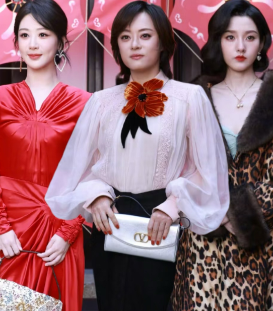 杨紫这次穿的红裙子真是一言难尽