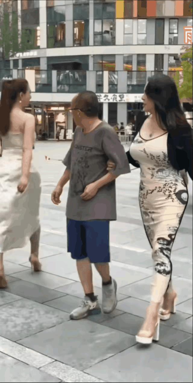 大哥你看上就要勇敢一点，顺便把你身边的介绍给我[偷笑]