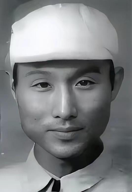 他长的不帅，但很接地气，他在大银幕上饰演了一系列小人物的艺术形象，都深受观众的喜