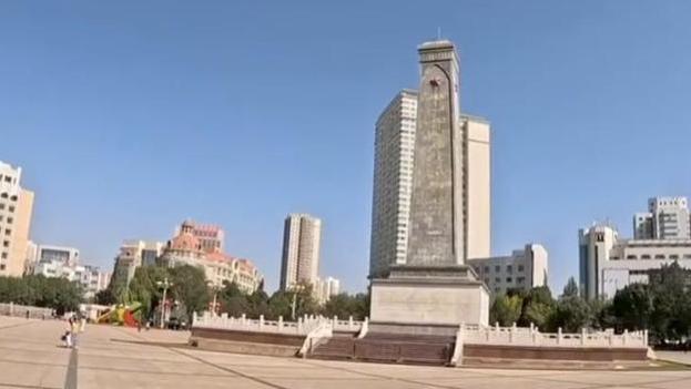 美国小伙带偏见游新疆，扬言要把真相公布全球，不料被小孩整破防