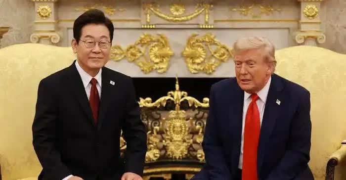 特朗普向李在明“要土地”！美国总统特朗普25日在白宫会晤到访的韩国总统李在明，讨