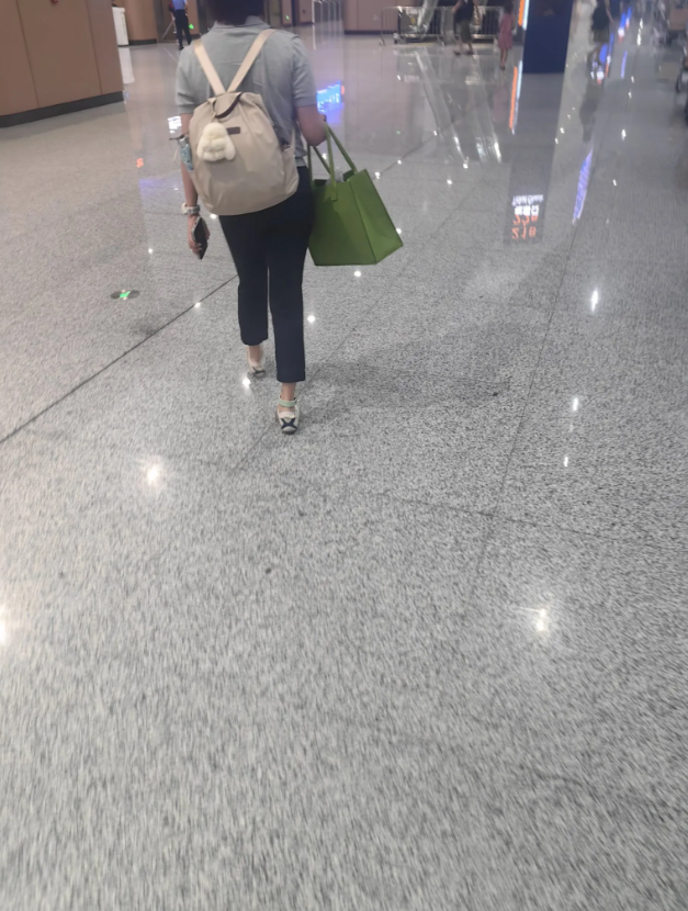 脚上套这个环是什么意思？有知道的吗