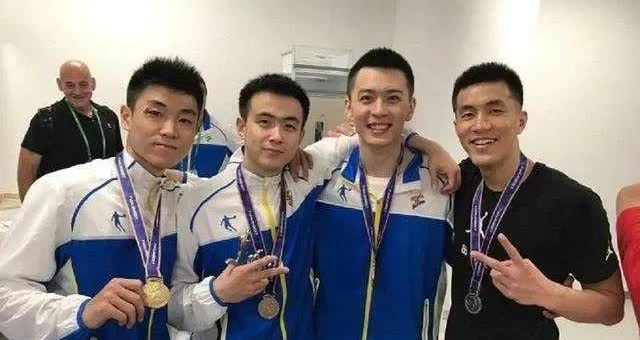 高诗岩当年只是郭艾伦和赵继伟的替补，三十年河东三十年河西，风水轮流转。

如