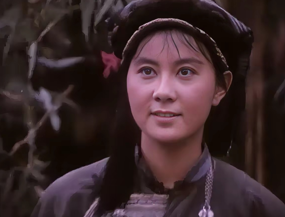 或许她的名气不是很大，但她的前夫陈国军，不少人应该听说过。
当年，刘晓庆插足他俩