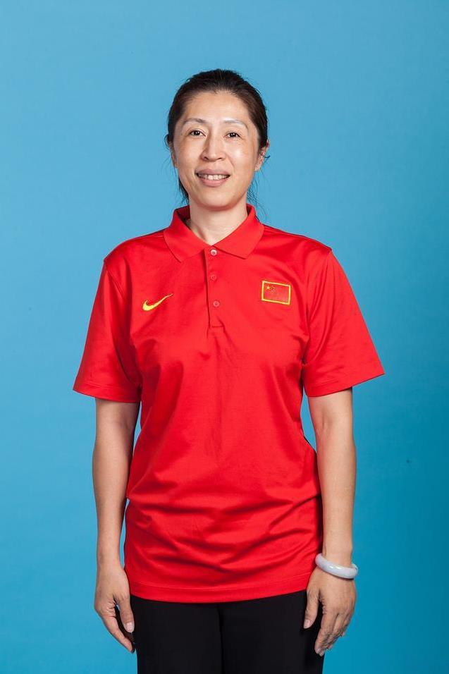 郑薇就是过去式，何必在这个时候表演？
兵败巴黎，郑薇已经是很没面子。特别是关键时