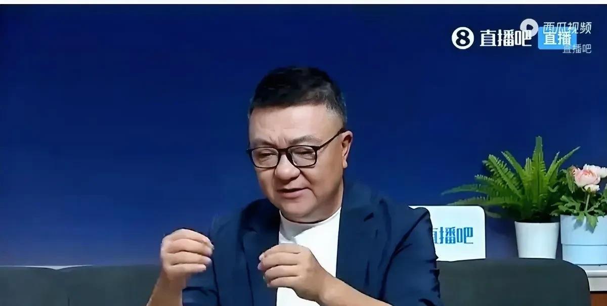 还是董路懂路，人家是非常理解国足，可怜国足！
中国男足0-2负于日本男足，赛后董