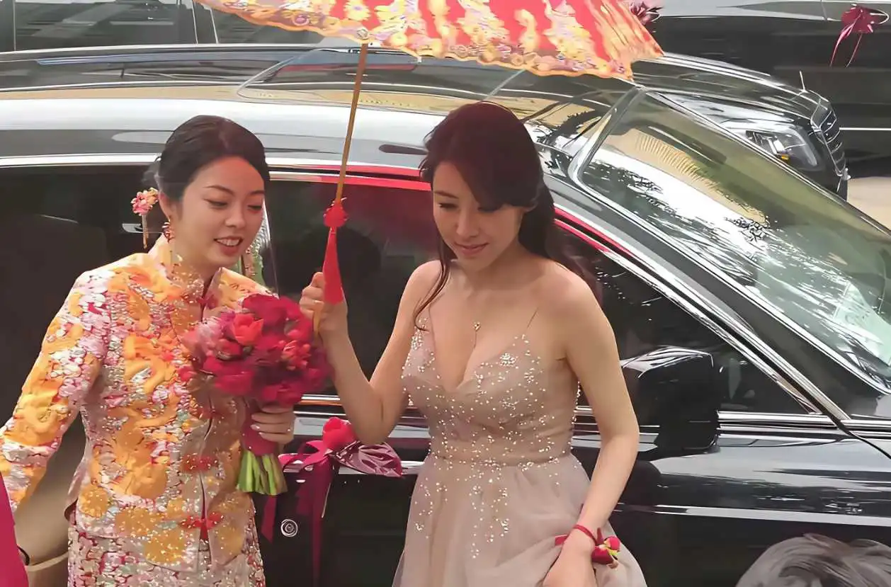万万没有想到，伴娘居然不比新娘差啊。