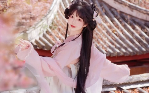 大胆宫女深夜翻进王府，却被清冷王爷搂紧怀里：姐姐，欠我的什么时候还？