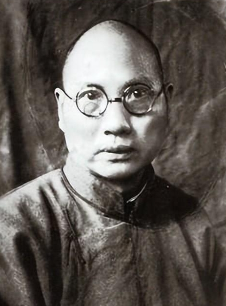1955年9月10日，在许光达的办公室里，电话突然响起。许光达接起后，里面传出一