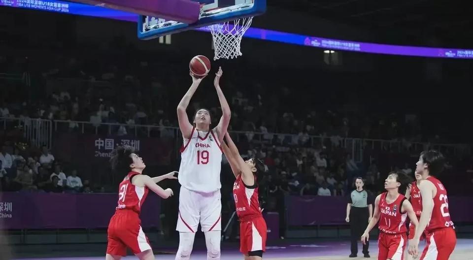 中国女篮内线完爆日本女篮！张子宇篮下如入无人之境！
虽然说日本女篮来的是二队阵容