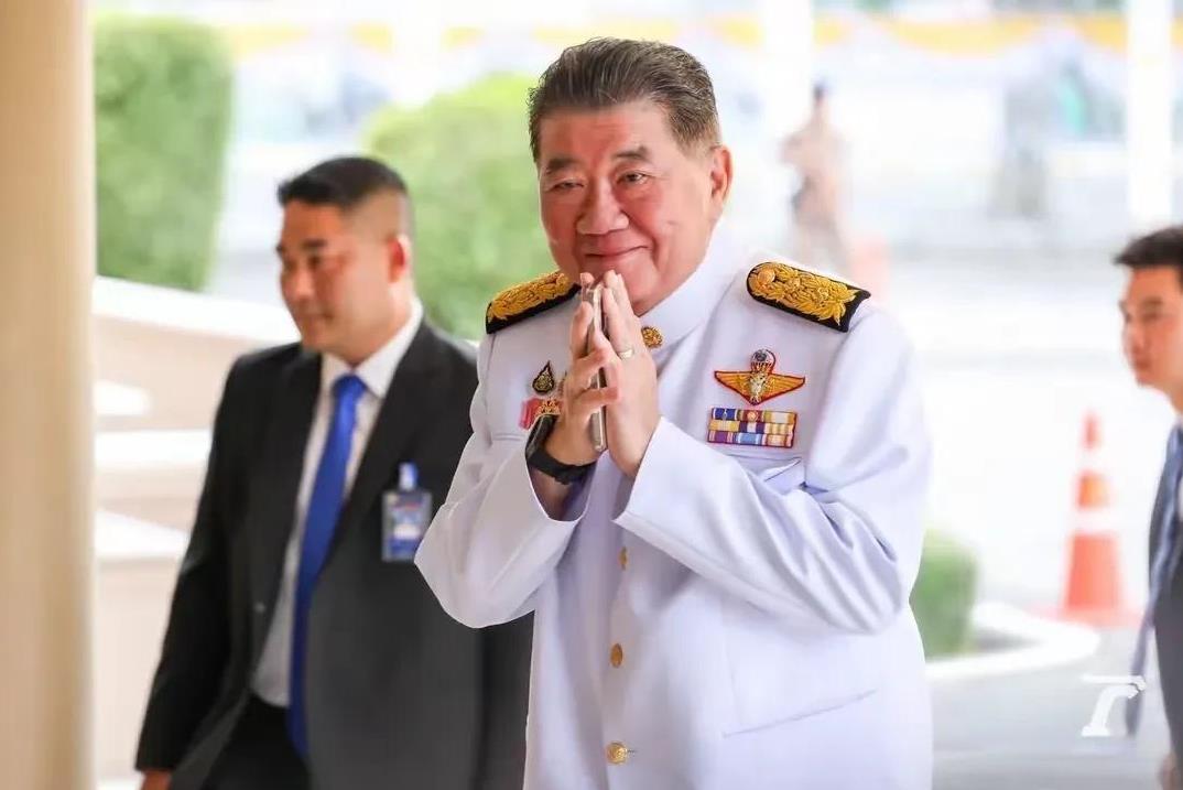 普坦:柬埔寨只配泰国设立办事处。
柬埔寨:地雷是旧的，很早之前就埋了。
泰国代理
