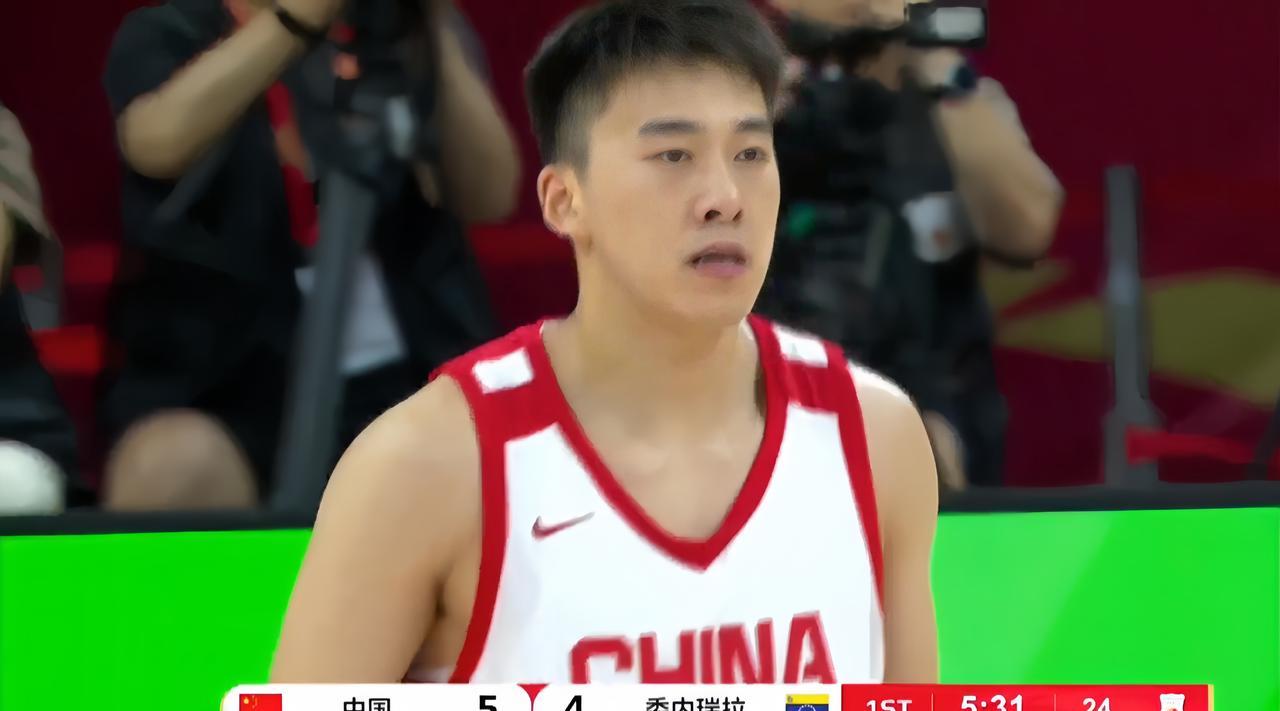 中国男篮第一节以 18 比 13 暂时领先委内瑞拉男篮 5 分！
第一节双方都打