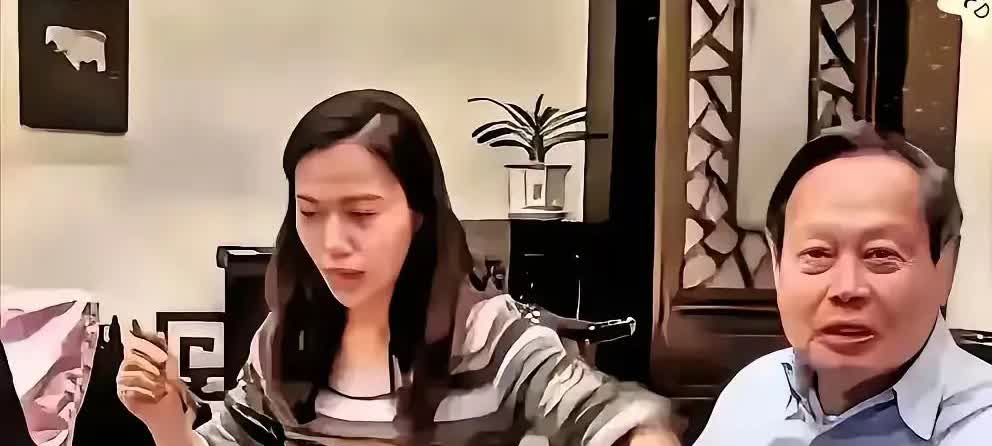 看到103岁杨振宁与49岁翁帆一起就餐的场景，还是深深的被动情了！

103