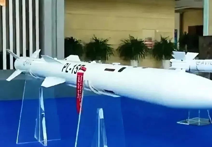 PL-15E空空导弹能够全天候使用这也给了巴基斯坦成功击落印度战机提供了重要的保