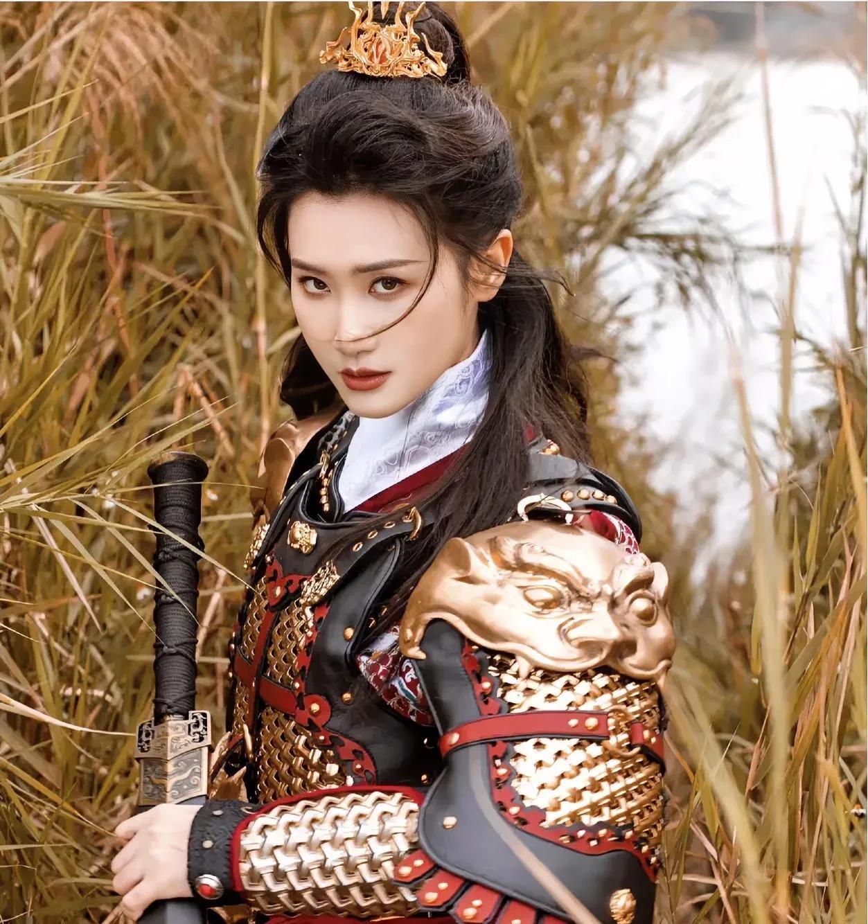 萧艳红要杀杨怀玉，突然有小军来报：“报，郡主，宋营中杀出一员女将点名要你出战！”
