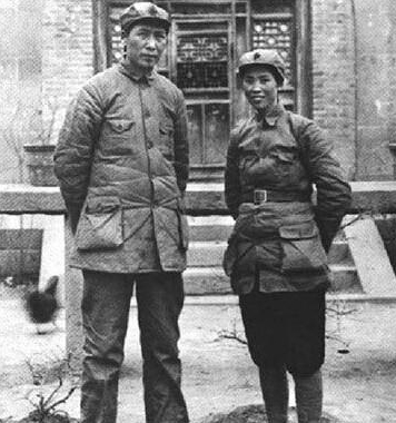 1984年，贺子珍临终前请求安葬于北京，邓小平知道后连下两道命令。
1928年5