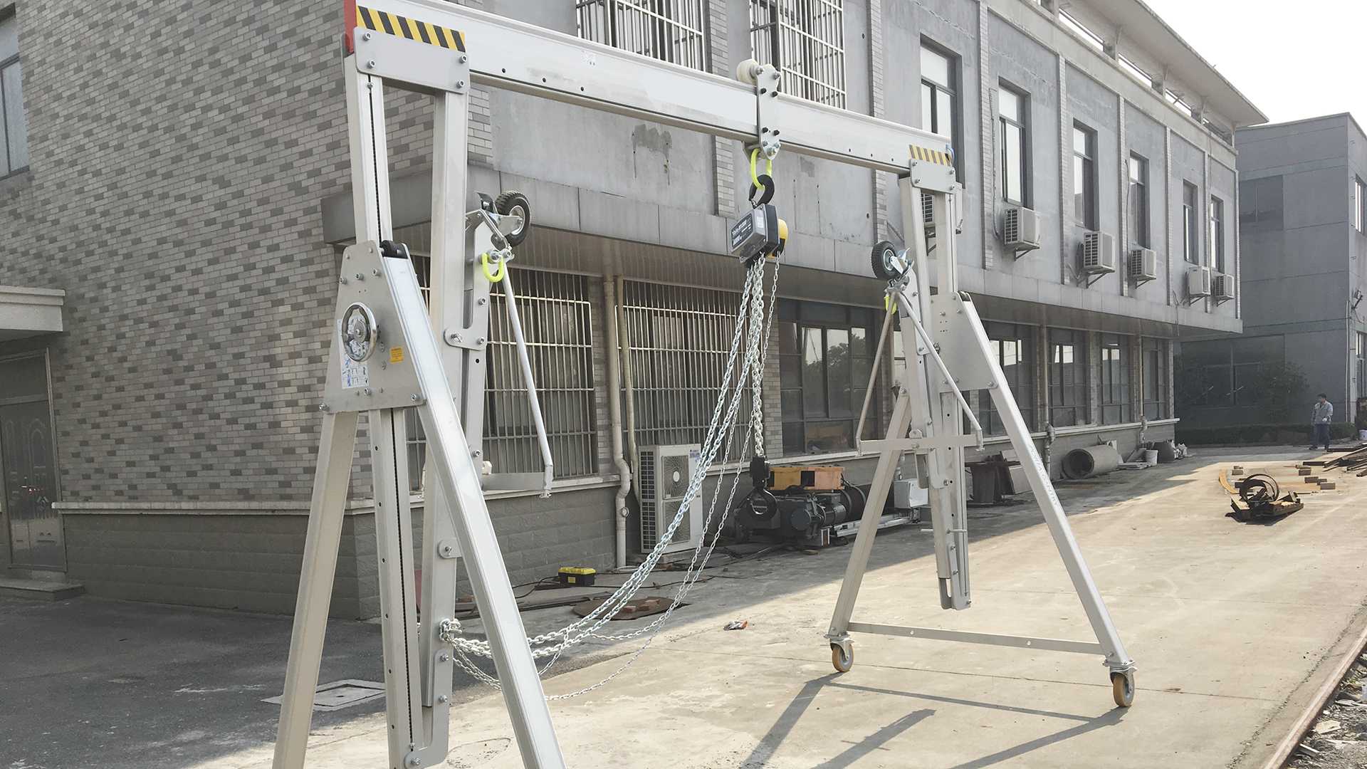 铝合金移动龙门吊使用指南：选型、维护与案例参考