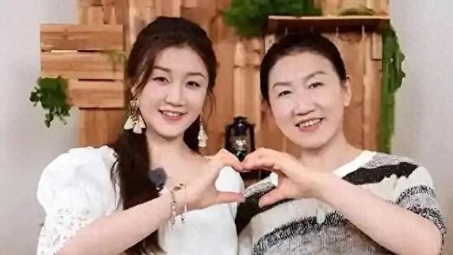 陈梦9岁开始赚钱，工资卡被母亲把持，花每一笔钱都要通过母亲