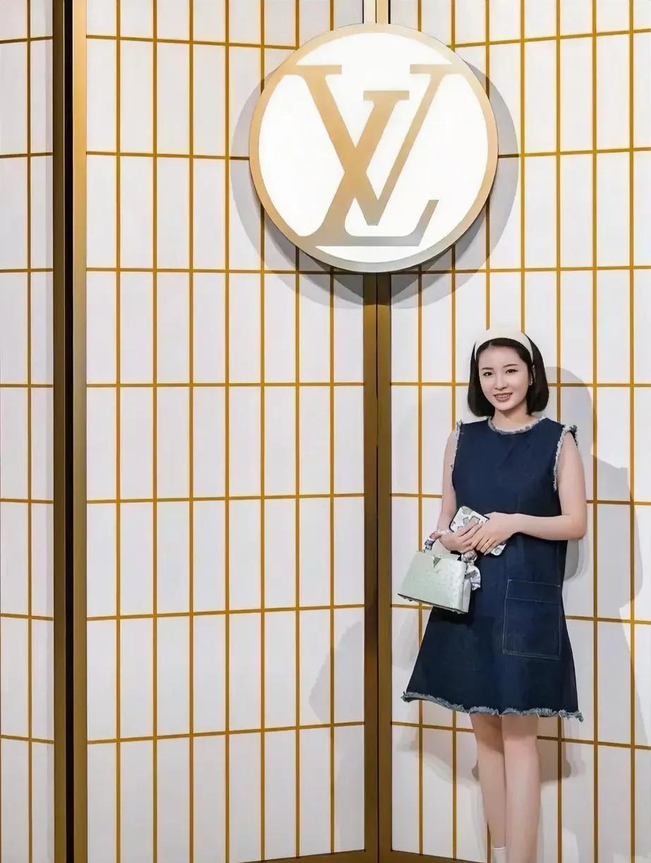 #女人怎么穿着打扮会有气质#静水流深