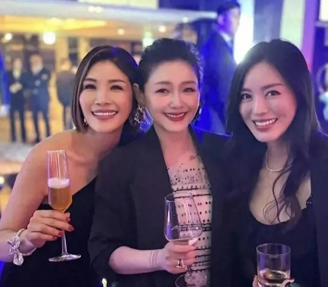 大S豪宅最终归属











大S走了，可她留下的信义豪宅却引发了一场