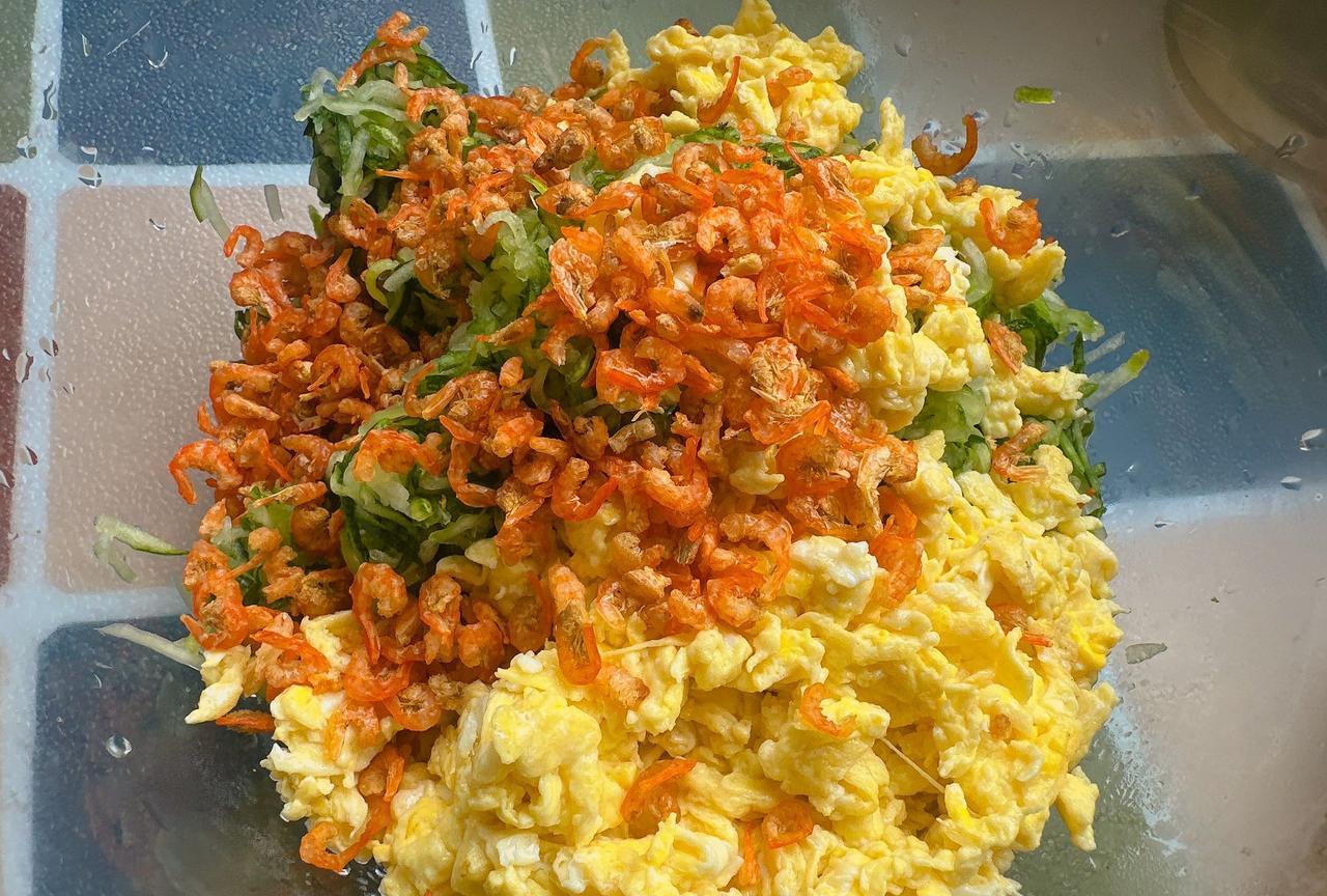 早饭刚吃完，我都饿抽抽了。
去崂山摘了一些老黄瓜，扔了吧可惜，凉拌不好吃。
昨晚
