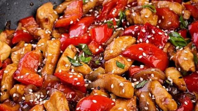 家常干锅鸡：香辣鲜嫩的餐桌美味