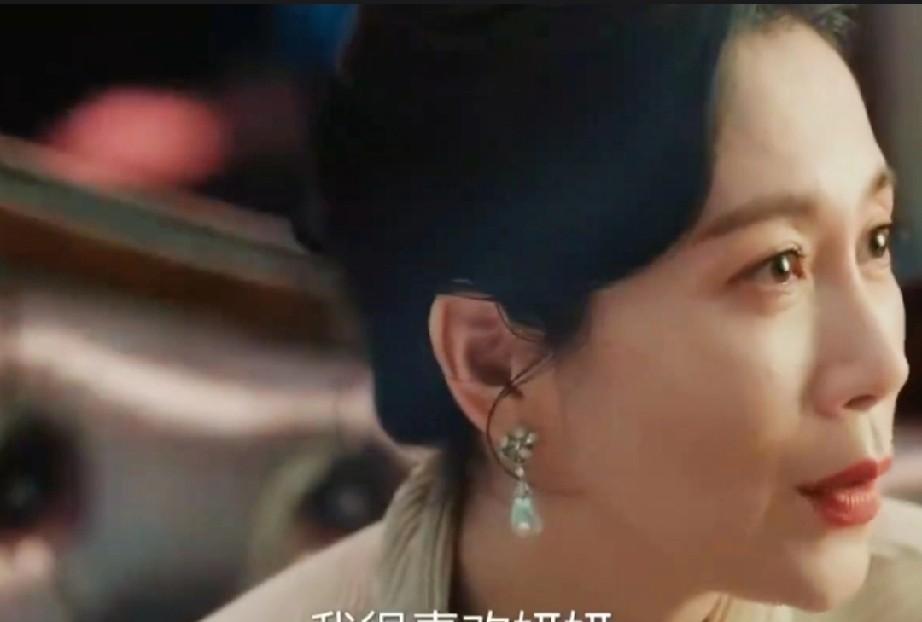 《许我耀眼》沈皓明全家4口人中，已经有3人明确表态，不想许妍离开
这第一个表态的