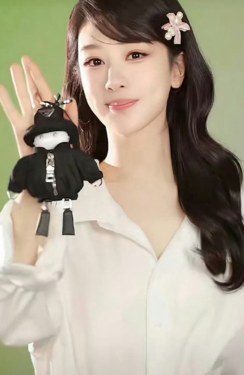 杨紫的新宣传大片，感觉还是很nice的，不错！