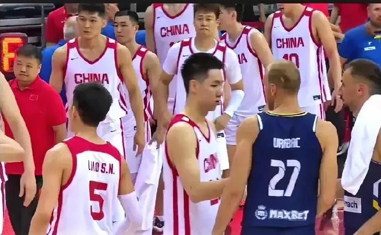 中国男篮大胜波黑，表现越来越好了，攻防都有了提升。
今晚中国男篮迎来第二个热身赛