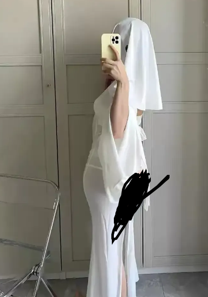 这个是婚纱照吗？
肚子大了一样要拍