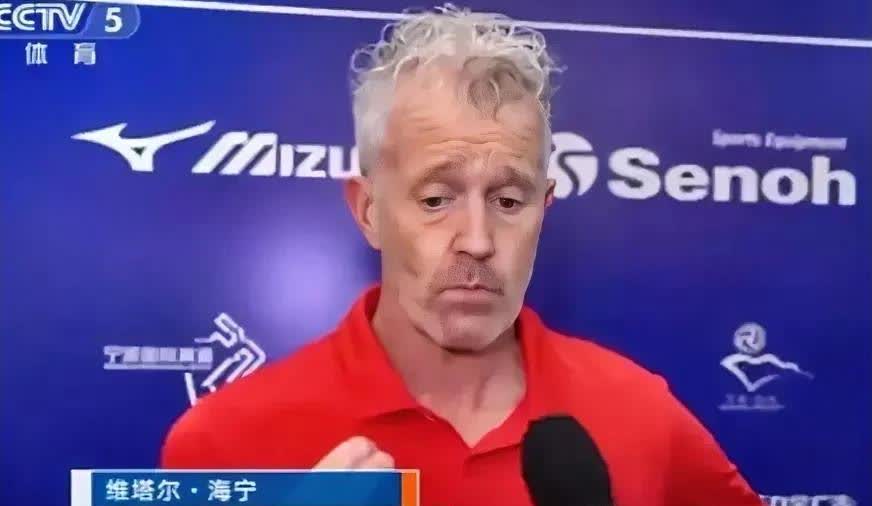 中国男排昨晚1比3输巴西男排后，我们队员的大龄化问题，从世联赛西安站已经很突出，