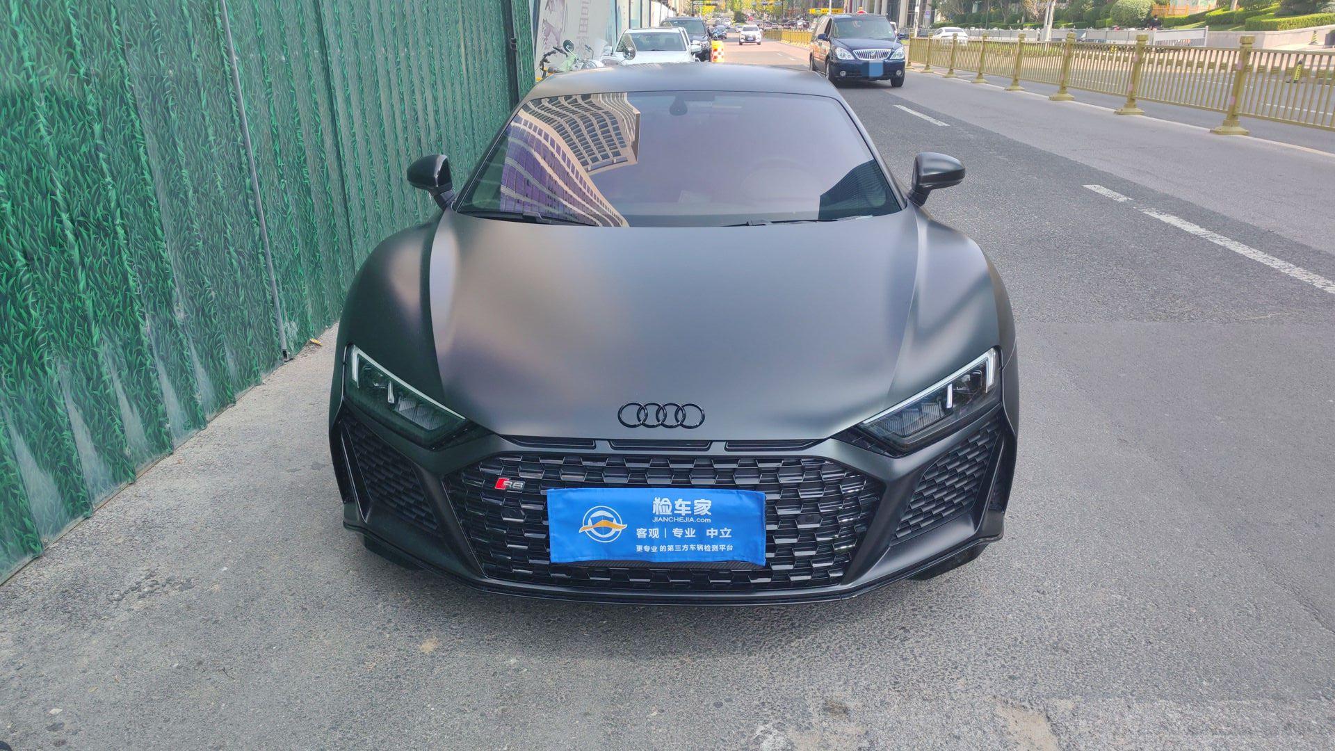 250万买辆车，两年时间只开了400公里，真是有钱任性！
前段时间验了一台奥迪R