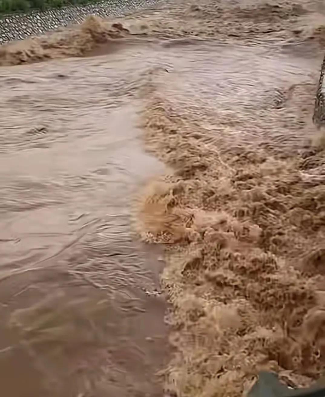 南水北调水量如果够用，北京上游小水库应减少库容，减少对北京的灾害威胁。