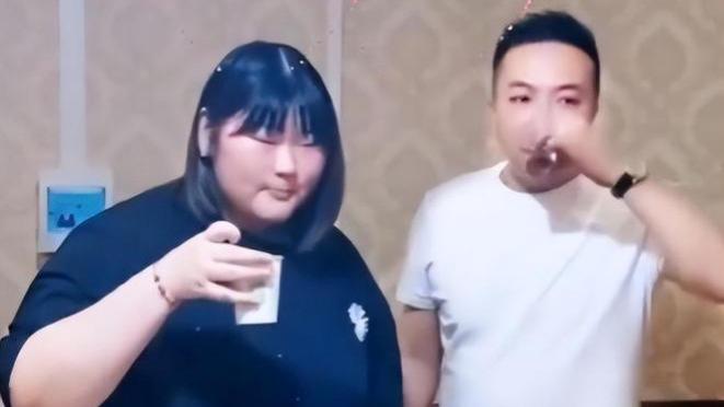 朱雪梅对象是邻村人，基本也算自由恋爱，大衣哥6个字高度评价女婿