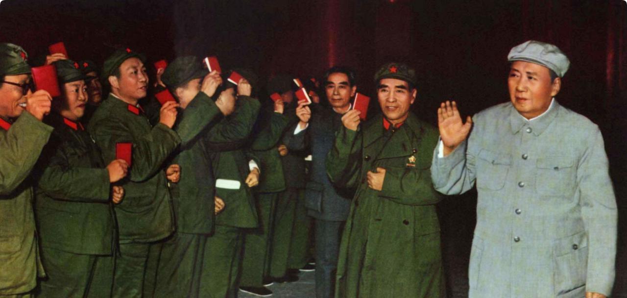 1971年9月23日毛主席让汪东兴向周总理了解黄永胜等人的情况。
晚上11点半，