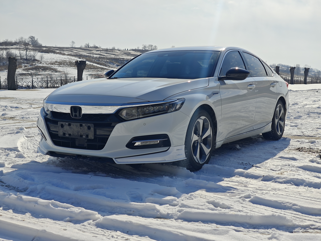 雪地胎固特异
出个人原装固特异雪地胎，花纹没怎么磨损18寸