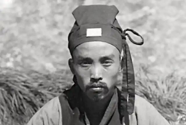 南京大屠杀后，有不少日本士兵神秘失踪。经过调查发现，竟然是被一个中国道士训练猴子