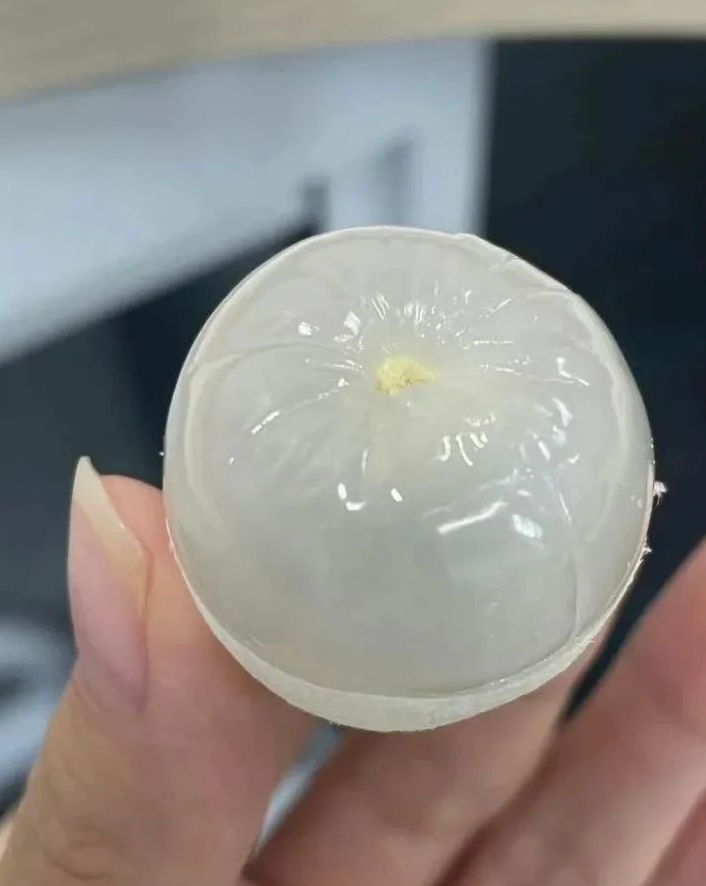 第一次用晶莹剔透形容荔枝