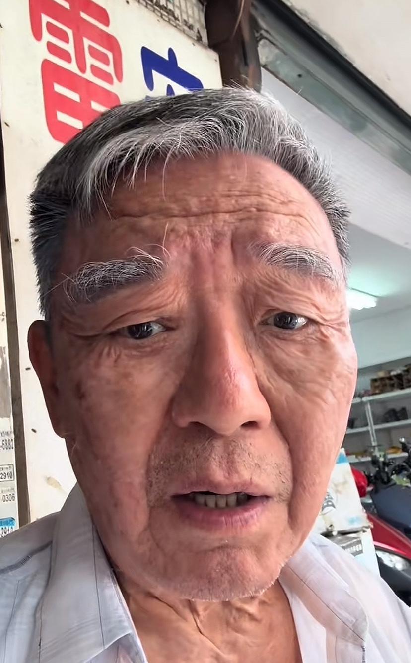 天呐，李立群怎么老成这样了啊！
前两年总刷到他在上海的视频，感觉他没有这么老啊，