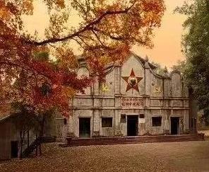 #历史上的今天# #历史故事# #历史回眸# 国家行政学院的前身——苏维埃大学