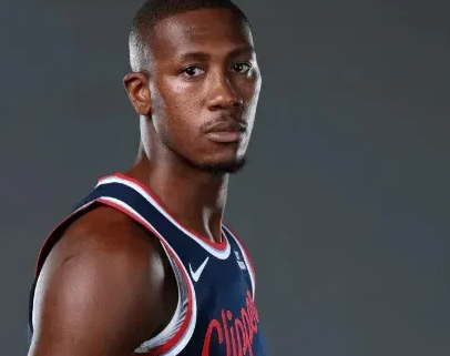 快船前锋约翰-科林斯因为生病缺席今日比赛，这是他本赛季首次缺席。
这样一来，克里